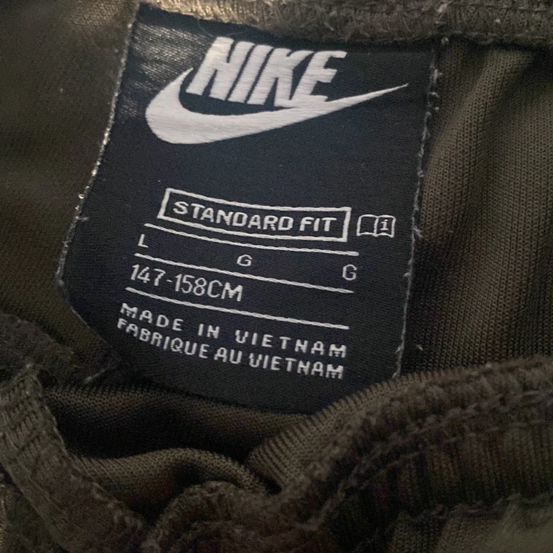 Svarta Nike Air mjukisbyxor - 3