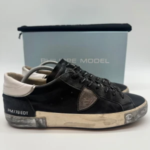 PHILIPPE MODEL PRSX SKOR - Philippe Model PRSX - Skick: 8,5/10 - Tillbehör: Box, dustbag - Storlek 43 sitter som 44 - Nypris ca 3900kr - deluxecloset