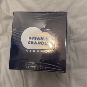 Ariana Grande Cloud 2.0 Intense Eau de Parfum 100 ml - Parfym Cloud 2.0 från Ariana Grande. Helt oöppnad. 100ml
