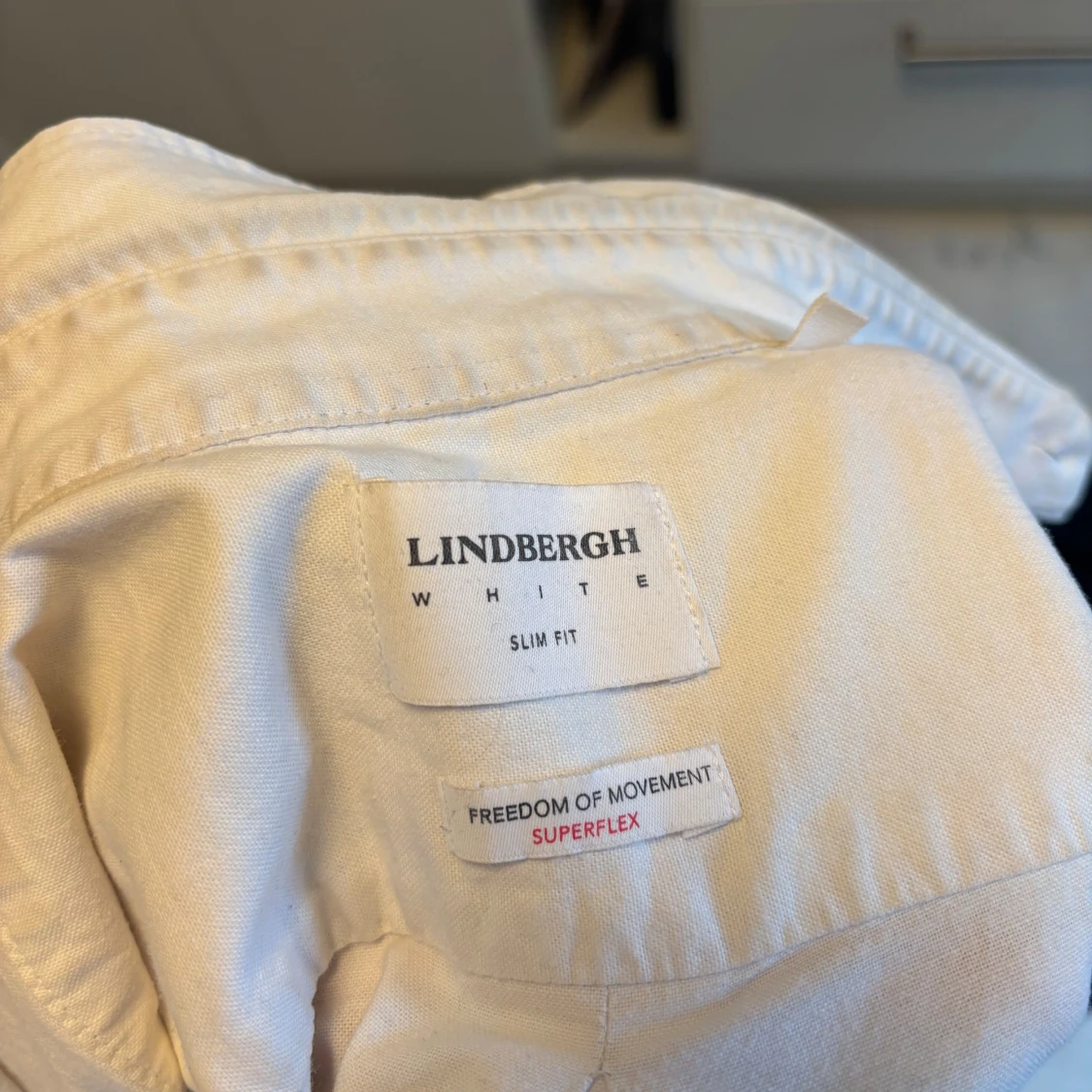 Svart kostym med vit skjorta Lindberg  - 4