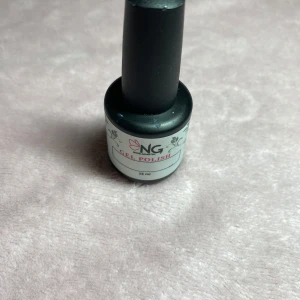 Vitt gellack från nagelgiganten - Säljer ett vitt gellack från nagelgiganten! Helt oanvänt. Nypris:125kr Mitt pris:70kr