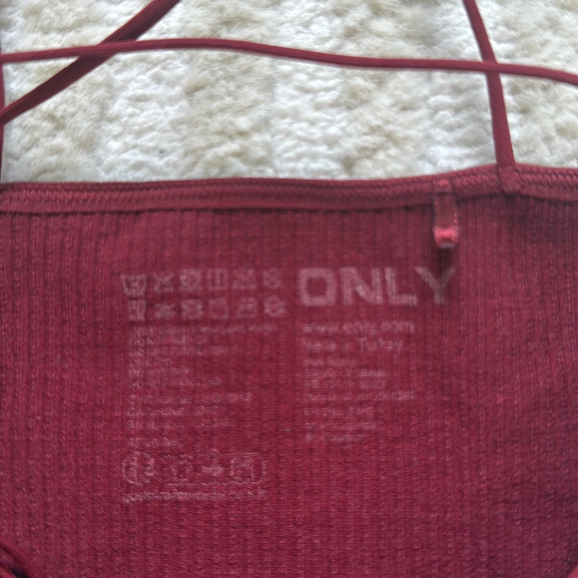 Vinröd ribbad body från ONLY - 2