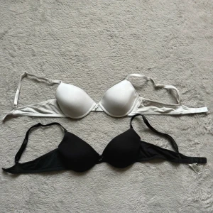 Svart och vit bh stl 75A - Fint skick, knappt använd. Stl 75A från Lindex 