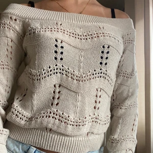 offshoulder top - Beige offshoulder top från ONLY🩷 inte använt mycket