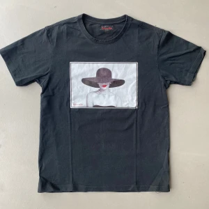 Celmon Ace t shirt  - Svart t-shirt från CelemonAce. Storlek xs. Använd men den är i bra skick. Perfekt för sommaren. Hör av er vid frågor!