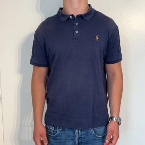 Ralph Lauren piké slim fit  - Raffe piké | Bra skick | Storlek - L | Pris - 499kr | Modellen är ca 178cm lång | Hör av dig vid minsta fråga eller fundering!!