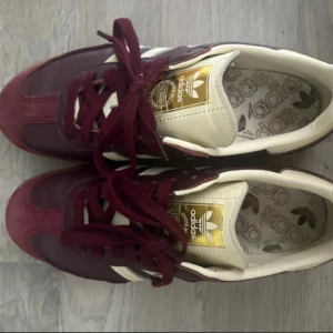 Adidas samba - Sjukt snygga adidas samba, endast använda nån gång. Som nya!! Finns aldrig inne att köpa på hemsida