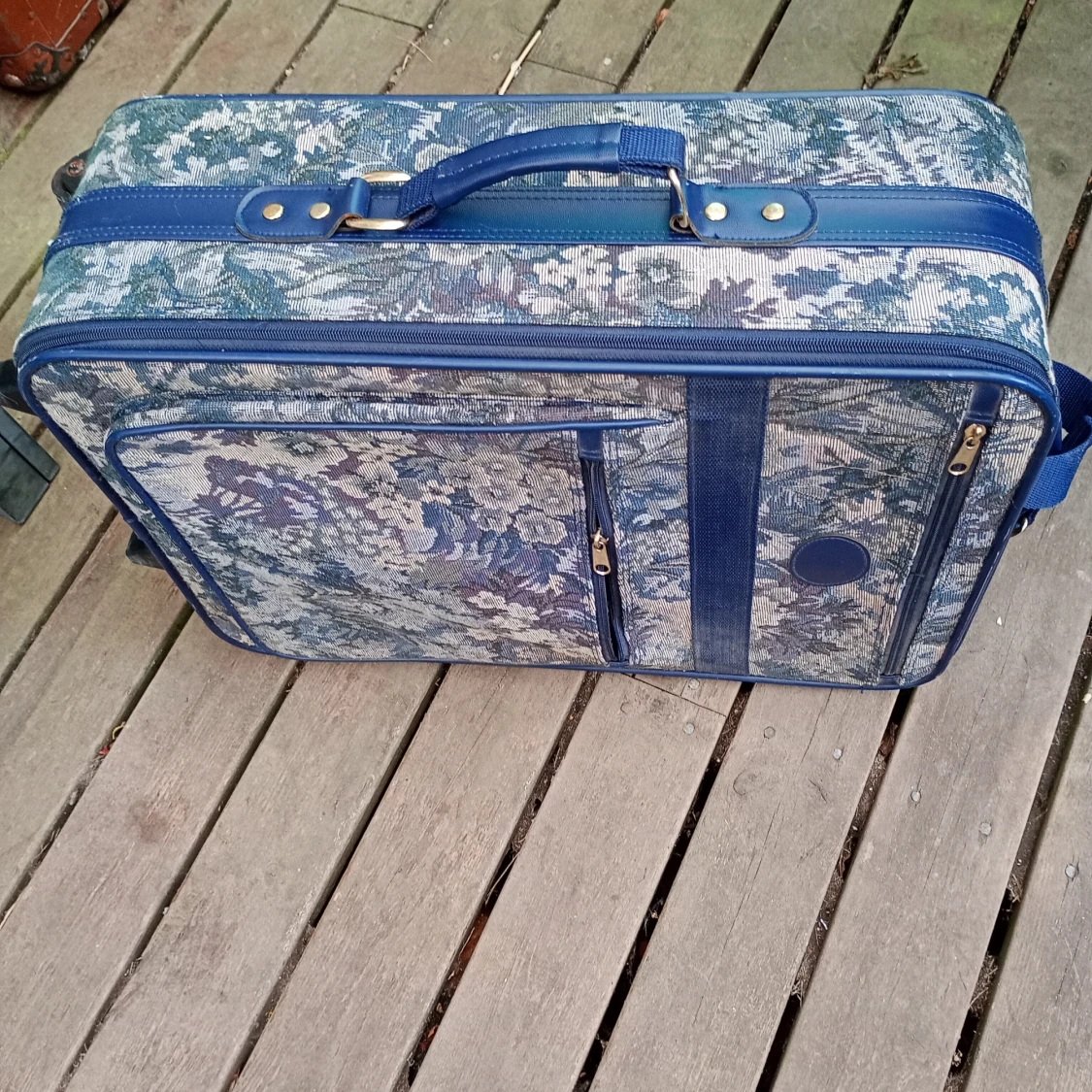 Blommig blå resväska med dragkedja - 2