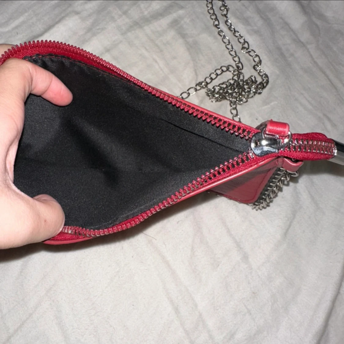 Röd axelväska med kedja - 2