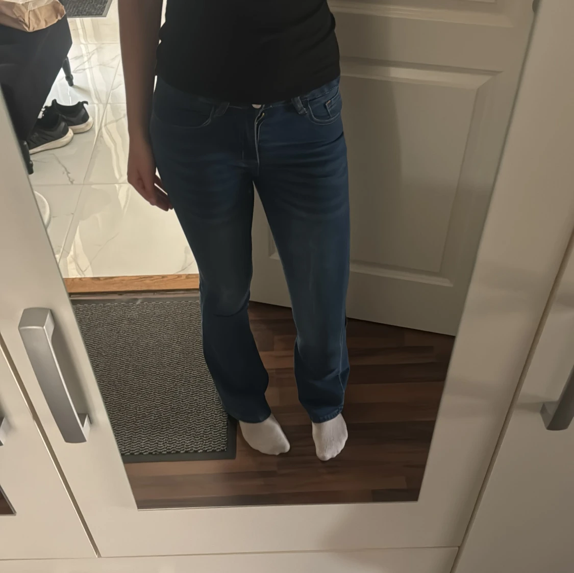 Mörkblå bootcut jeans med hög midja - 1