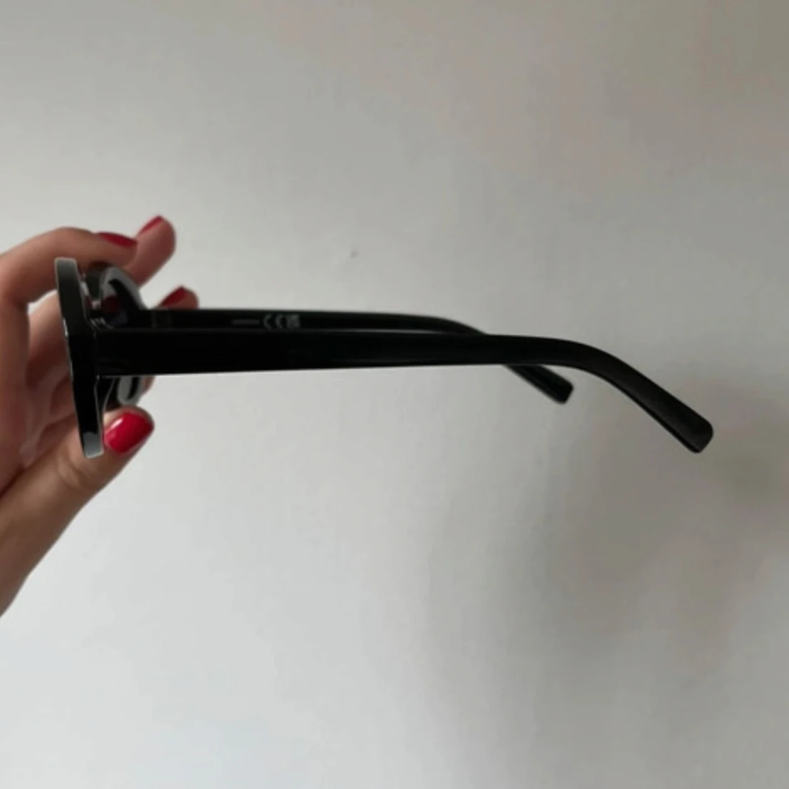 Svarta ovala solglasögon - 2