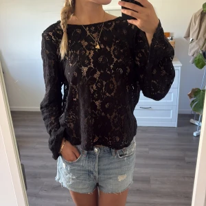 Spelstopp med öppen rygg och rosett - finaste toppen från bikbok, går ej att köpa längre💛öppenrygg och satinband som man knyter som en rosett, går att ha utan bh🫶🏼