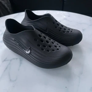 Nike reactx rejuvenate - Säljer helt nya nike reactx rejuvenate. Nypris 700-1000 INGA BYTEN❗️