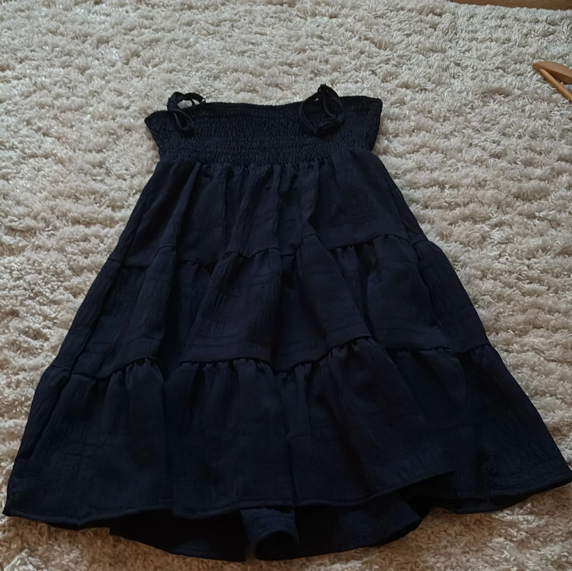 Marinblå volangklänning - 1