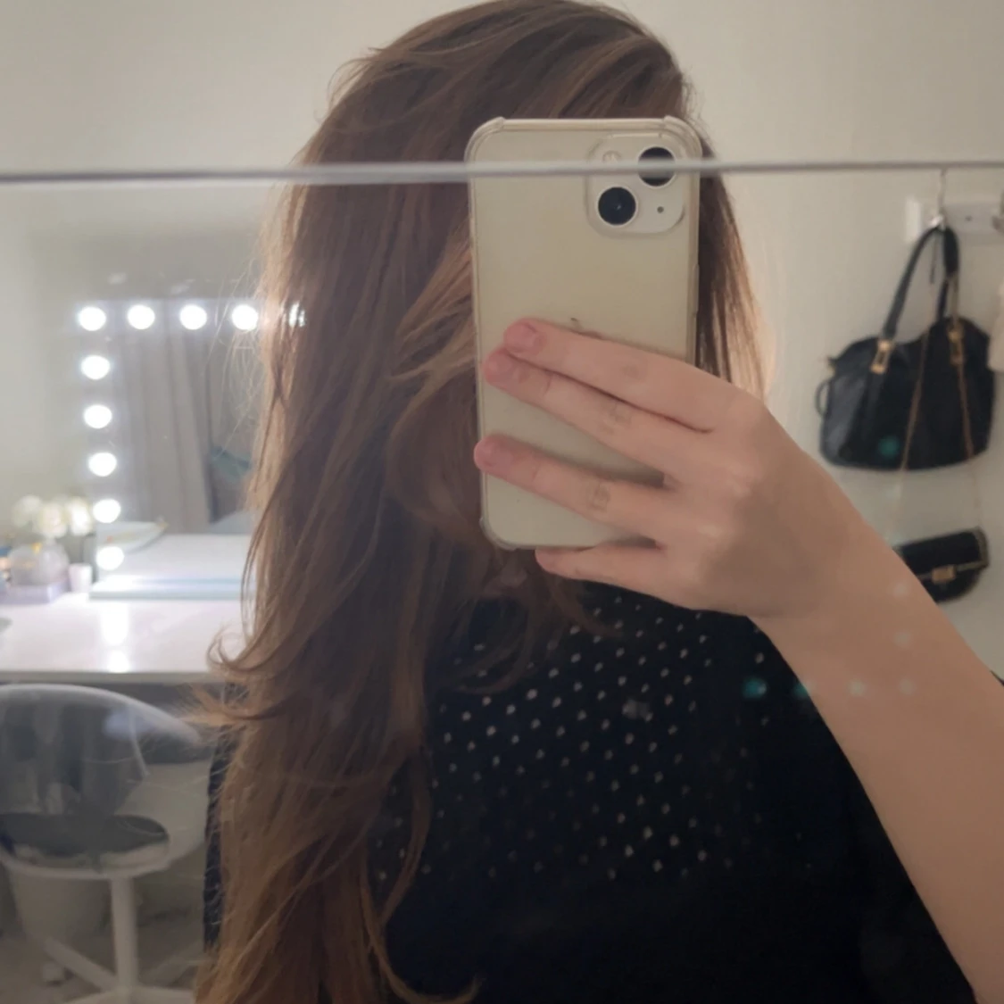 Svart stickad topp med hålmönster