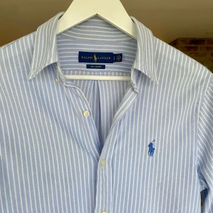 Ralph lauren skjorta  - Säljer denna rikigt feta Ralph lauren skjortan⭐️Skick: 9,5/10!🙌 Storlek S : OXFORD KNIT!🤝Hör gärna av er om ni har funderingar!👍