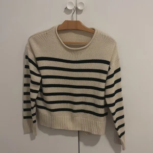 Stickade tröjor - En randig sticksd tröja som är väldigt fin 