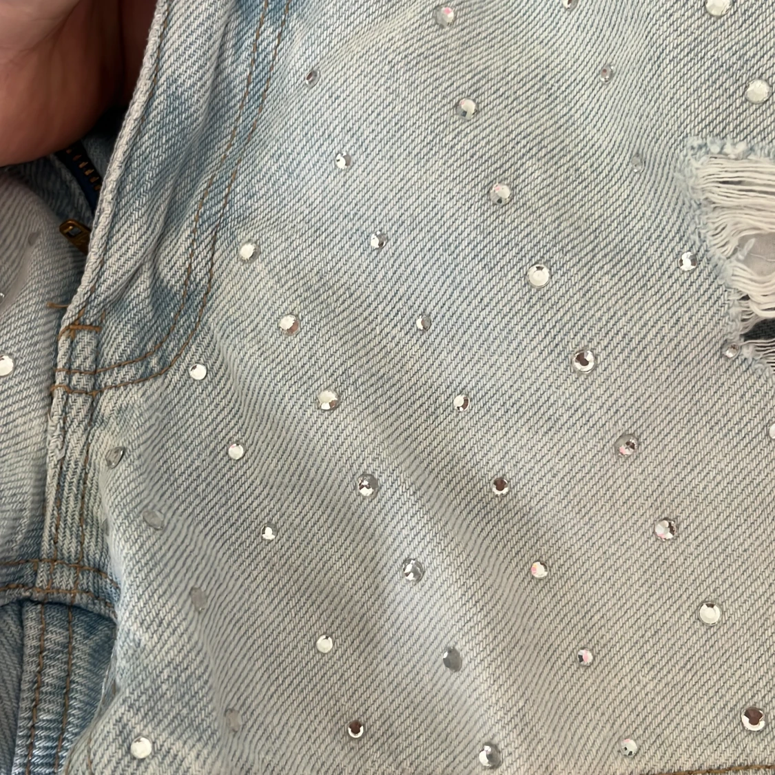 Ljusblå jeansshorts med pärlor Gina Tricot - 3