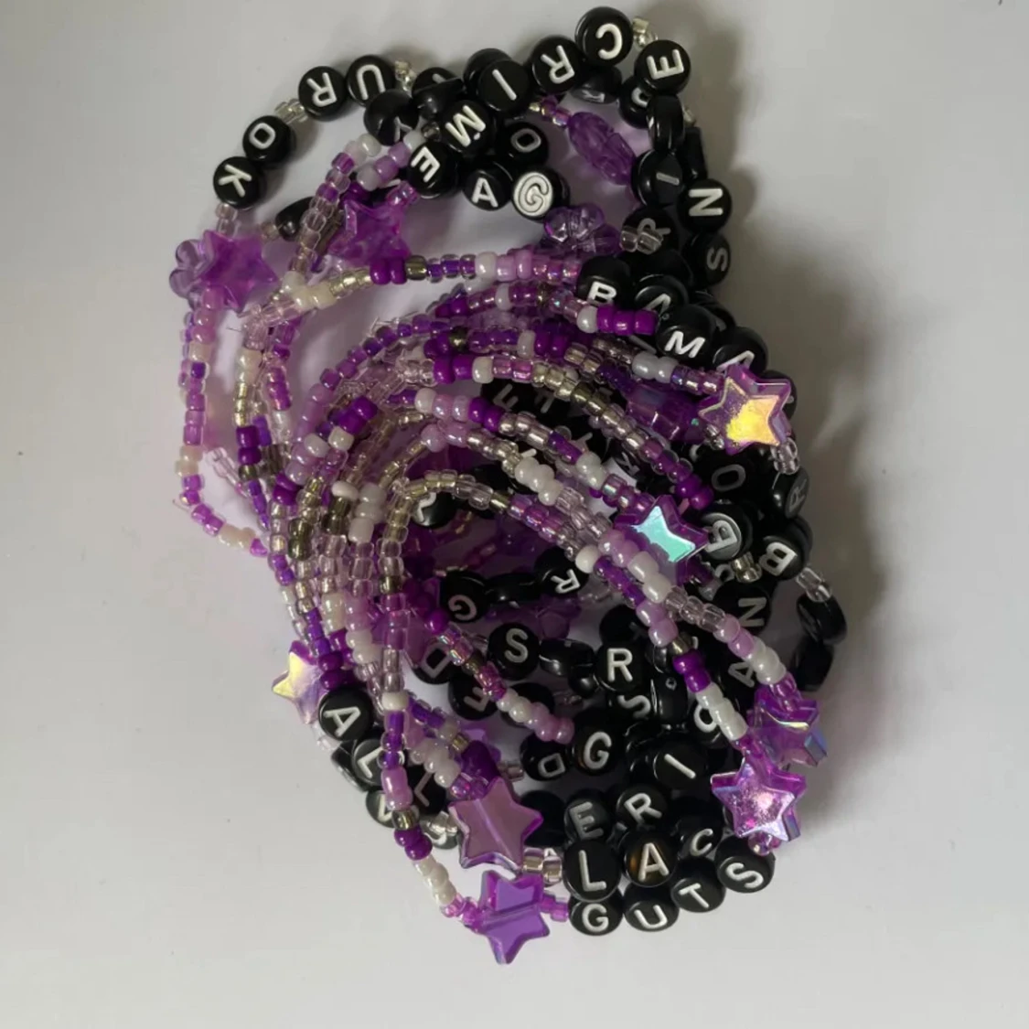 Olivia rodrigo guts armband