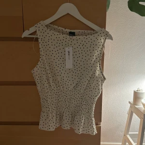 Prickig topp - Helt ny, aldrig använd. Slutsåld, storlek L men sitter som M💗💗