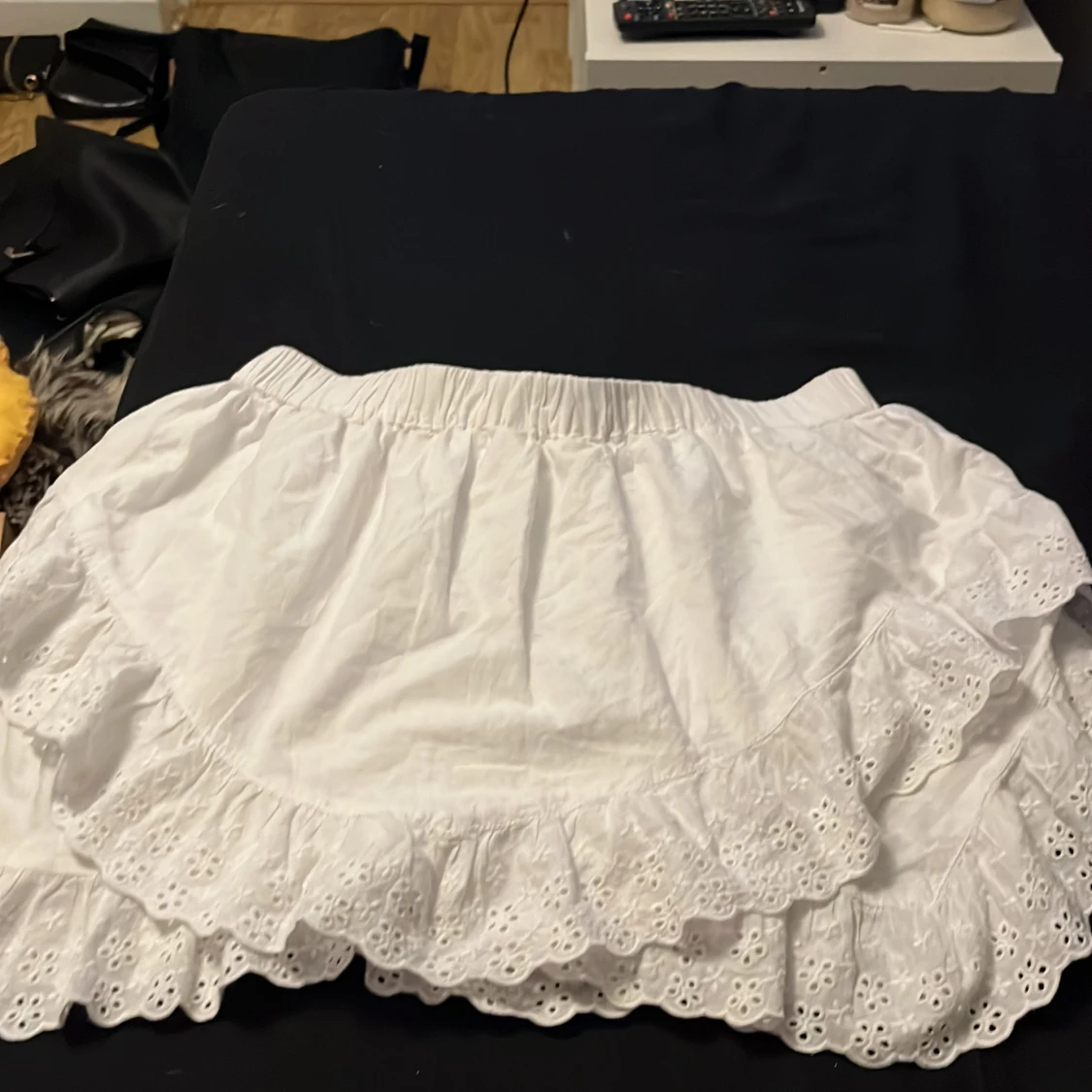 Vit volangkjol från H&M Divided - 1