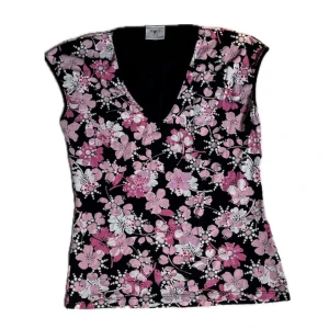 Y2K topp - Mönstrad topp med v-ringning💞💞 Strl UK 8