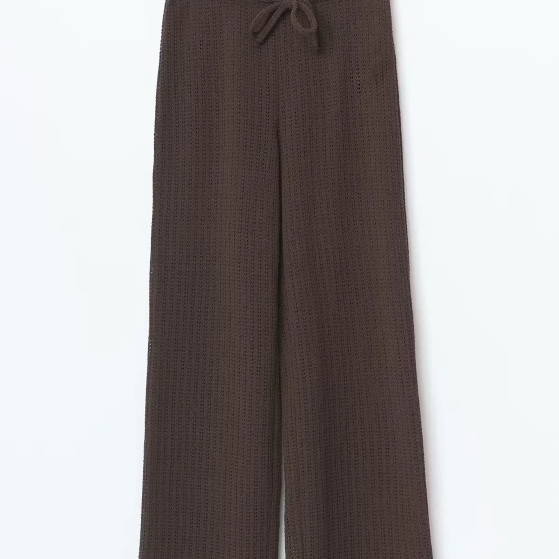 Bruna virkade byxor med snörning