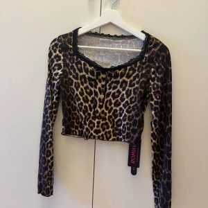 Leopard topp - Leopardmönstrad topp från Shein Aldrig använd