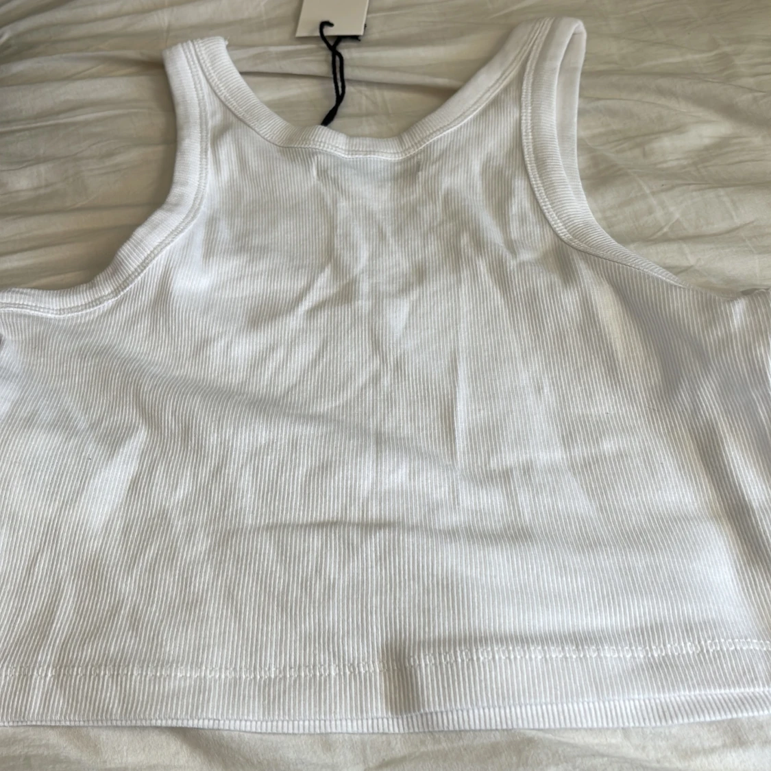 Vit ribbad linnetopp från 157 - 1