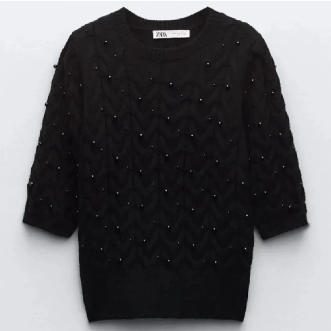Svart stickad tröja med pärlor från Zara