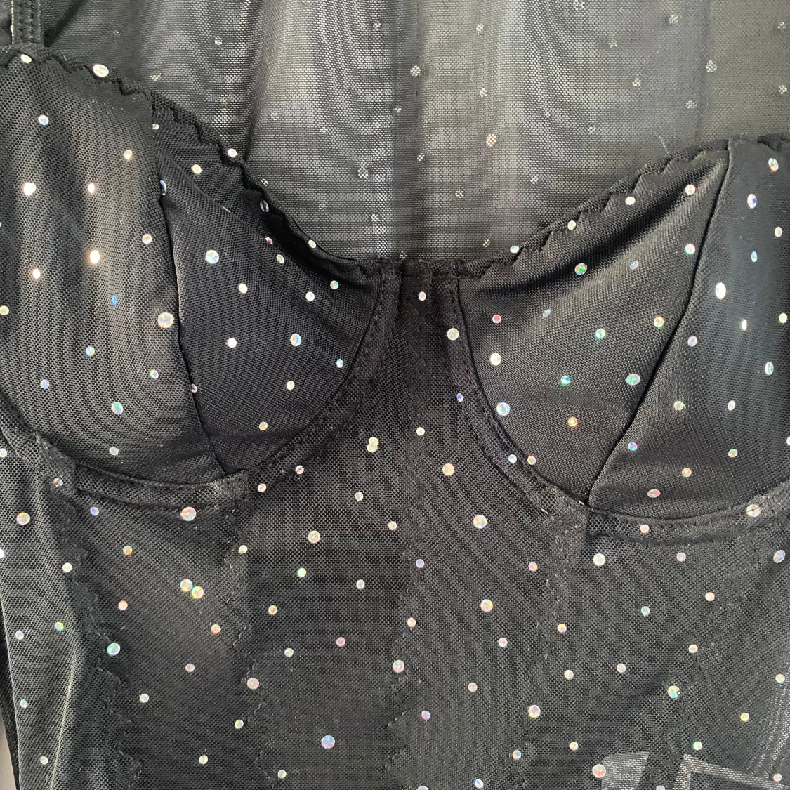 Svart glittrig body - 1