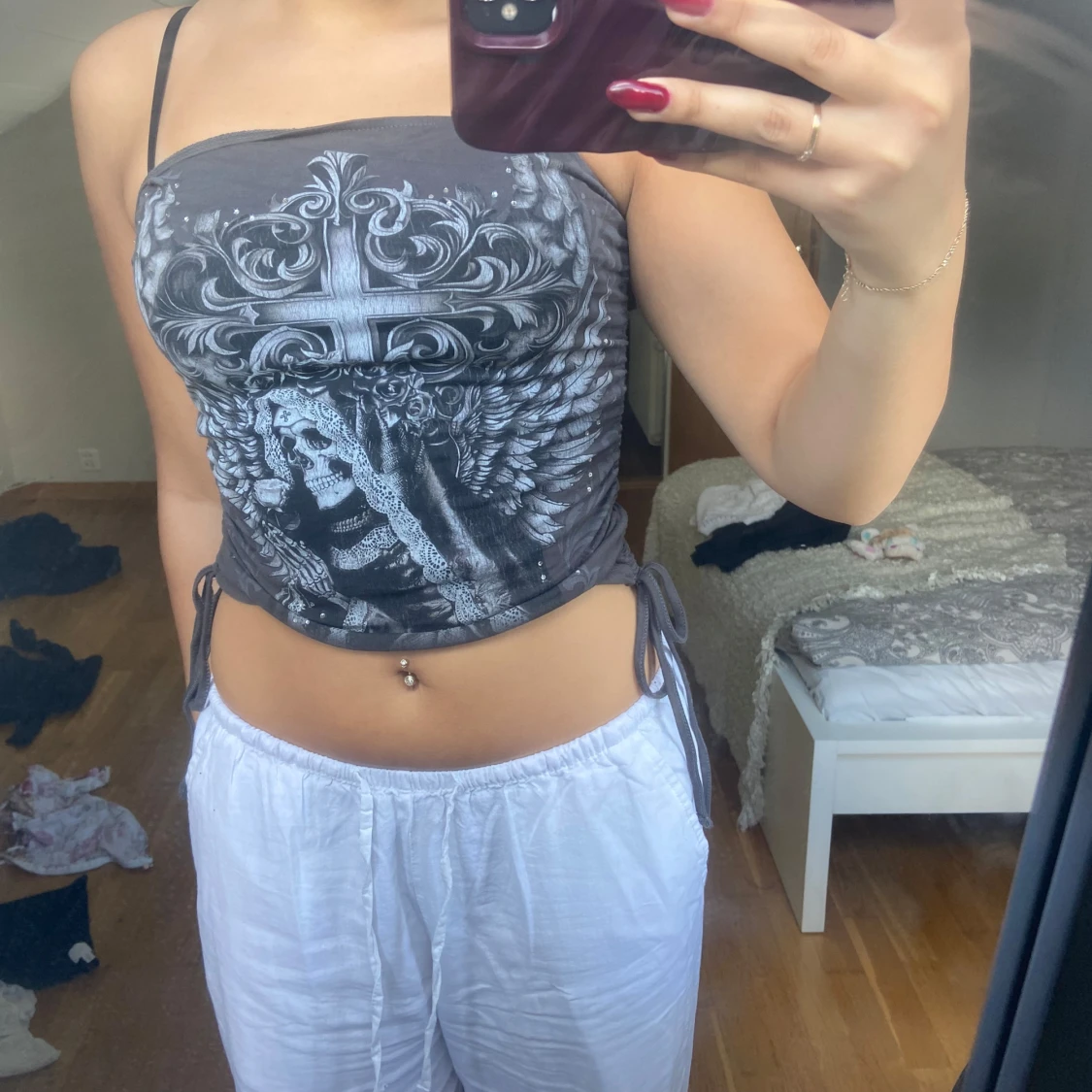 Grå tube topp med döskalletryck