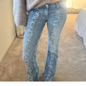 lågmidjade jeans  - sjukt snygga lågmidjade jeans med detaljer. 