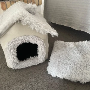 Katt/hund koja  - För en mindre hund eller en vanlig katt, supermysig, helt nytt säljer då jag fick den i present men ej har yta till det