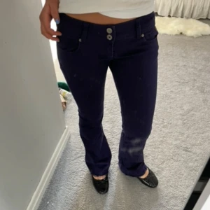 Bootcut jeans - Coola mörklila vintage bootcut jeans, storlek S❤️‍🔥❤️‍🔥