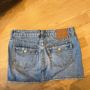 Levis jeanskjol - Så snygg jeanskjol! Använd 1 gång