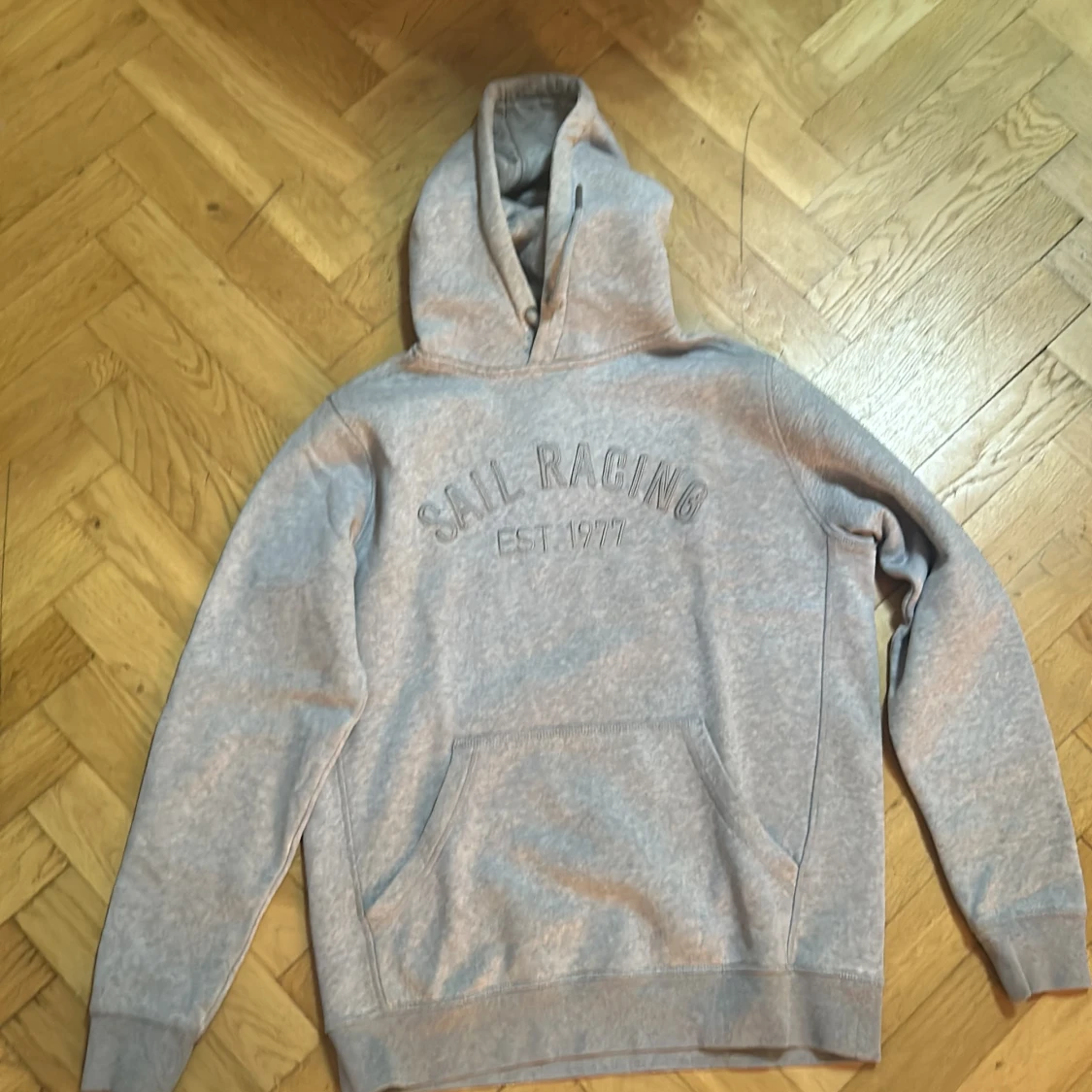 Grå hoodie från Sail Racing XL