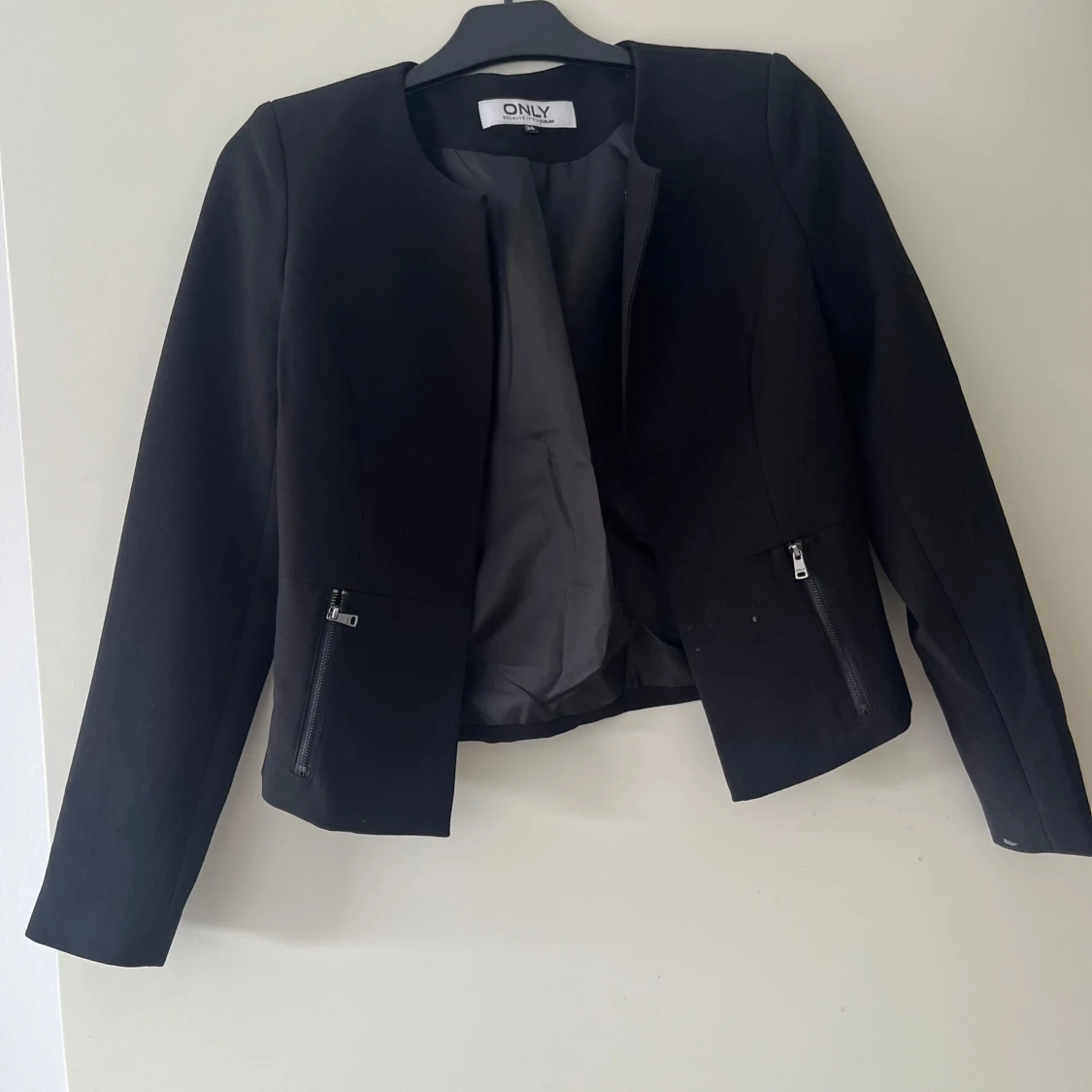 Svart kavajjacka från ONLY, stl 34