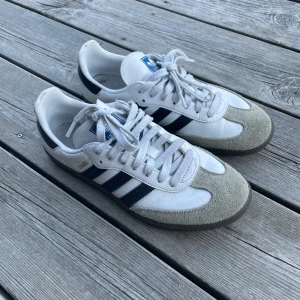 Adidas Samba  - Säljer mina adidas samba sneakers i gott skick, hör av er vid frågor🤍pris går alltid att diskutera
