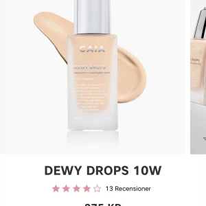 CAIA Dewy Drops Foundation 10W - Dewy Drops Serum Foundation från CAIA i nyansen 10W. Ger en fräsch, naturlig finish med lyster. Ljus beige ton, flytande formula i frostad glasflaska med silvrig pump. Innehåller vitamin E och glycerin för återfuktning.