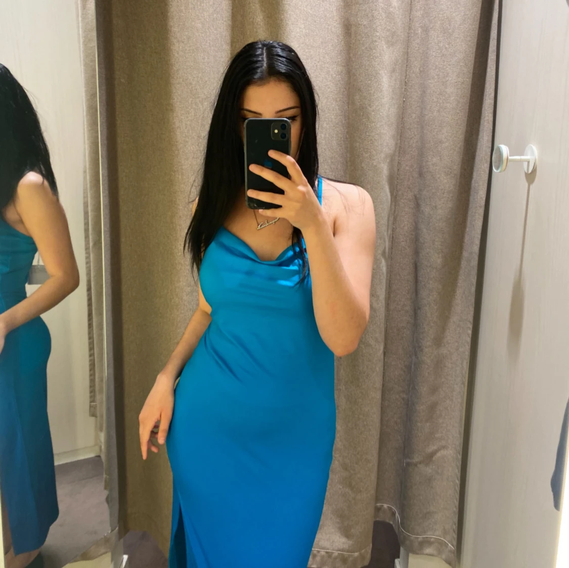 Blå långklänning med slits - 4