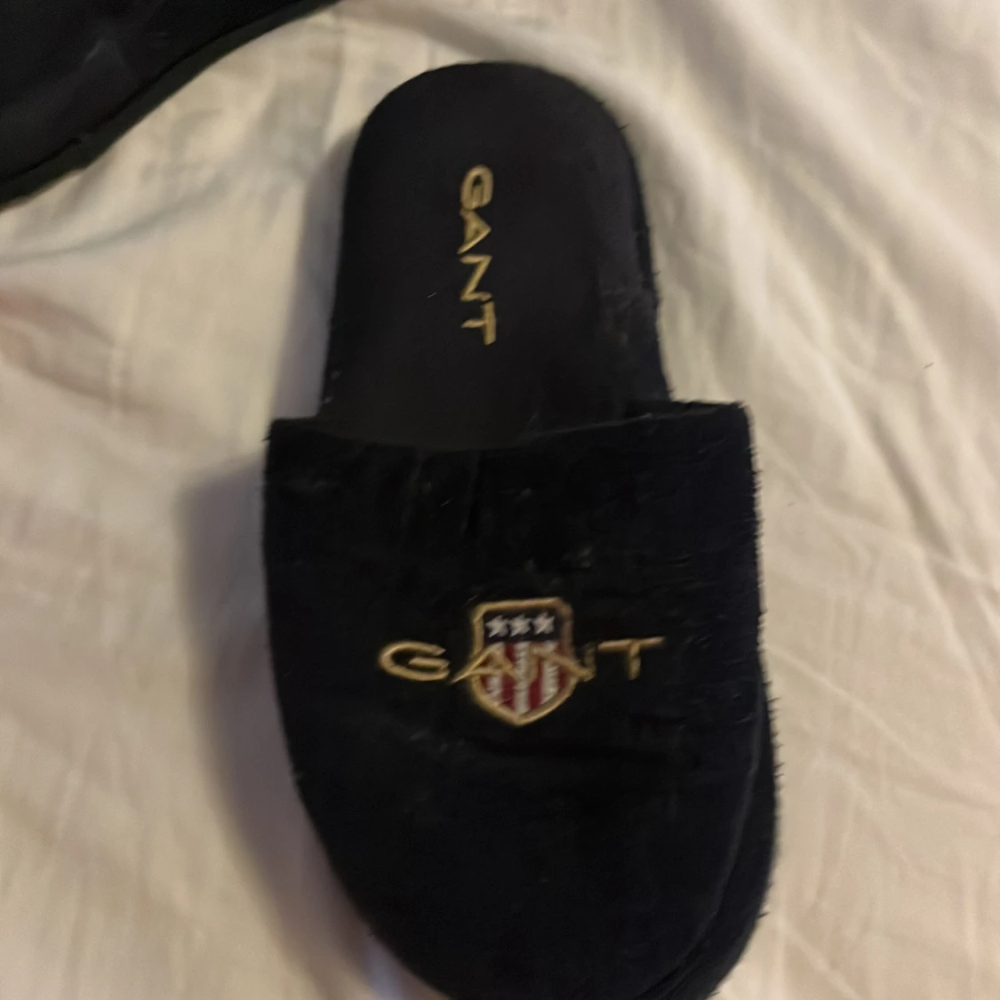 Svarta tofflor från Gant med brodyr - 2