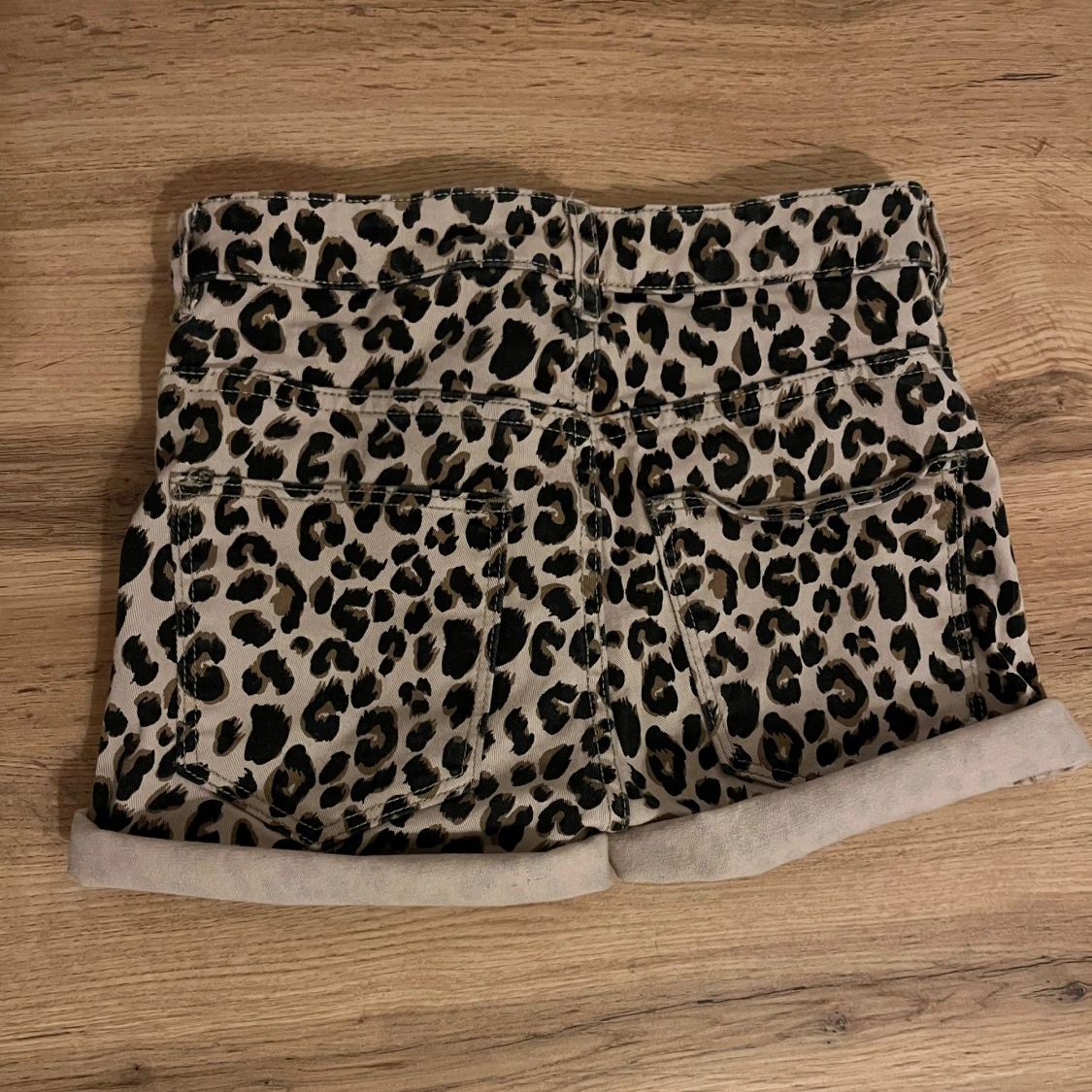 Leopardmönstrade shorts lågmidja - 1