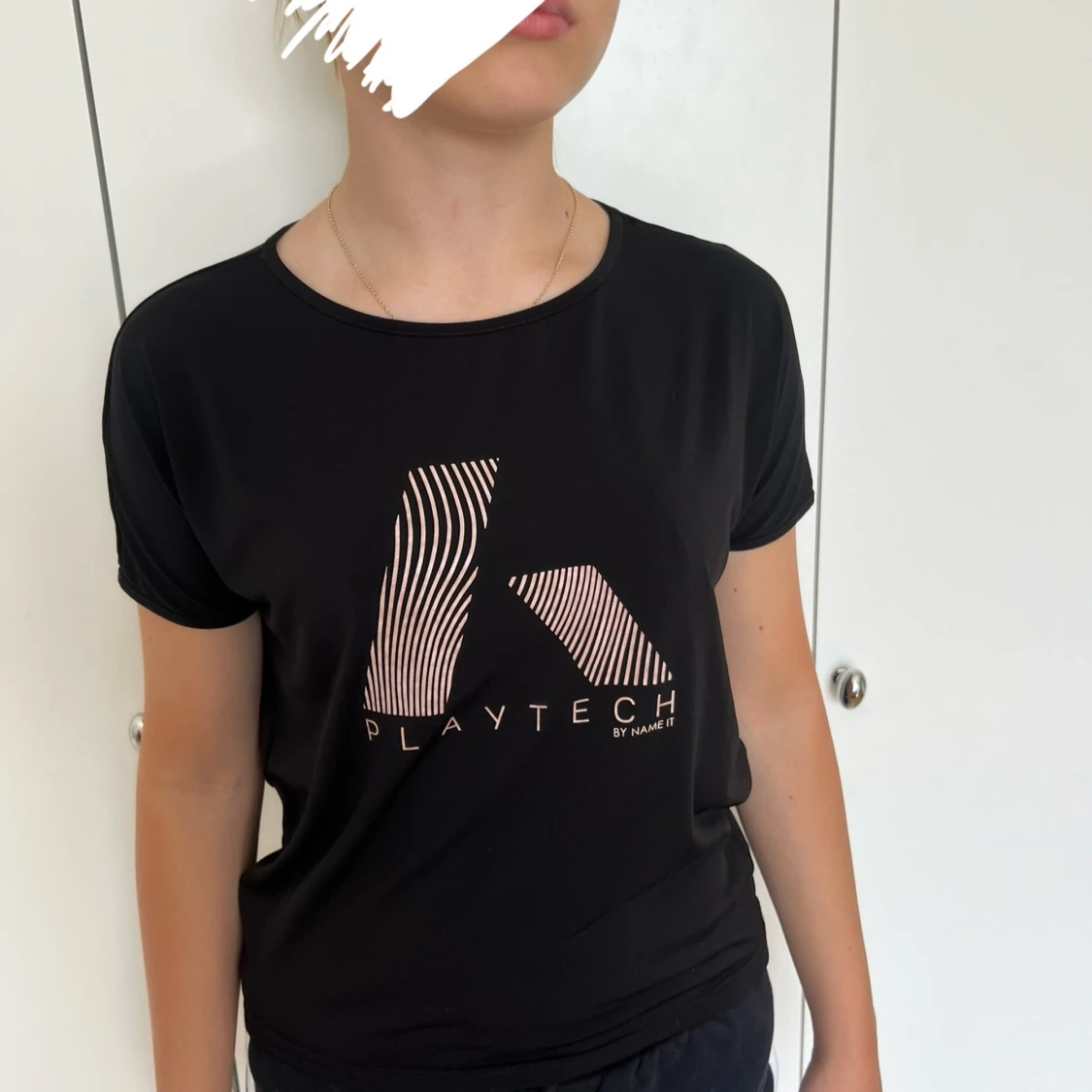 Svart tränings-t-shirt - 1
