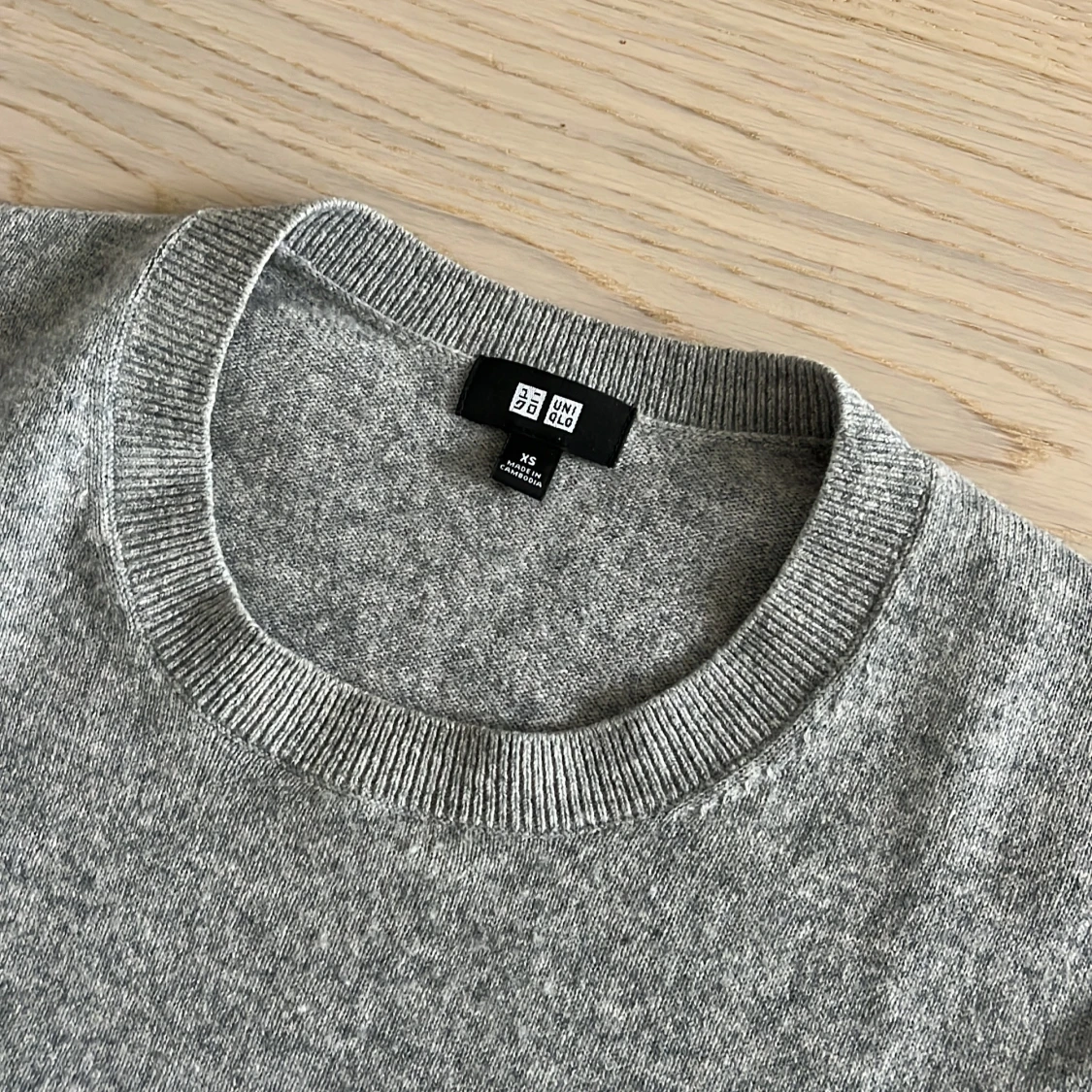 Grå stickad tröja från Uniqlo - 1