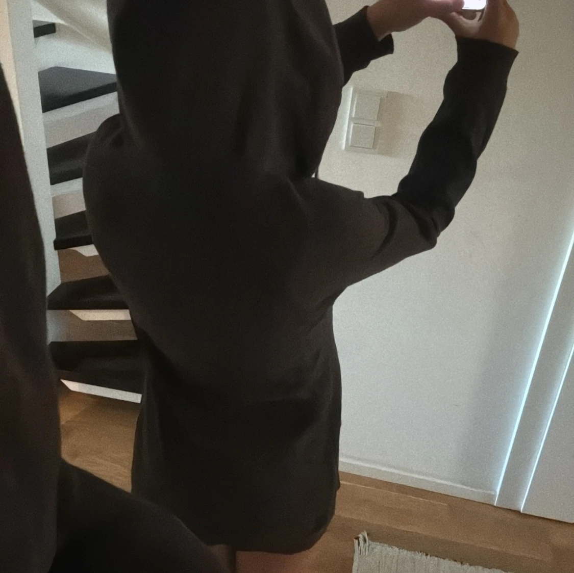 Svart lång hoodiejacka från H&M  - 1