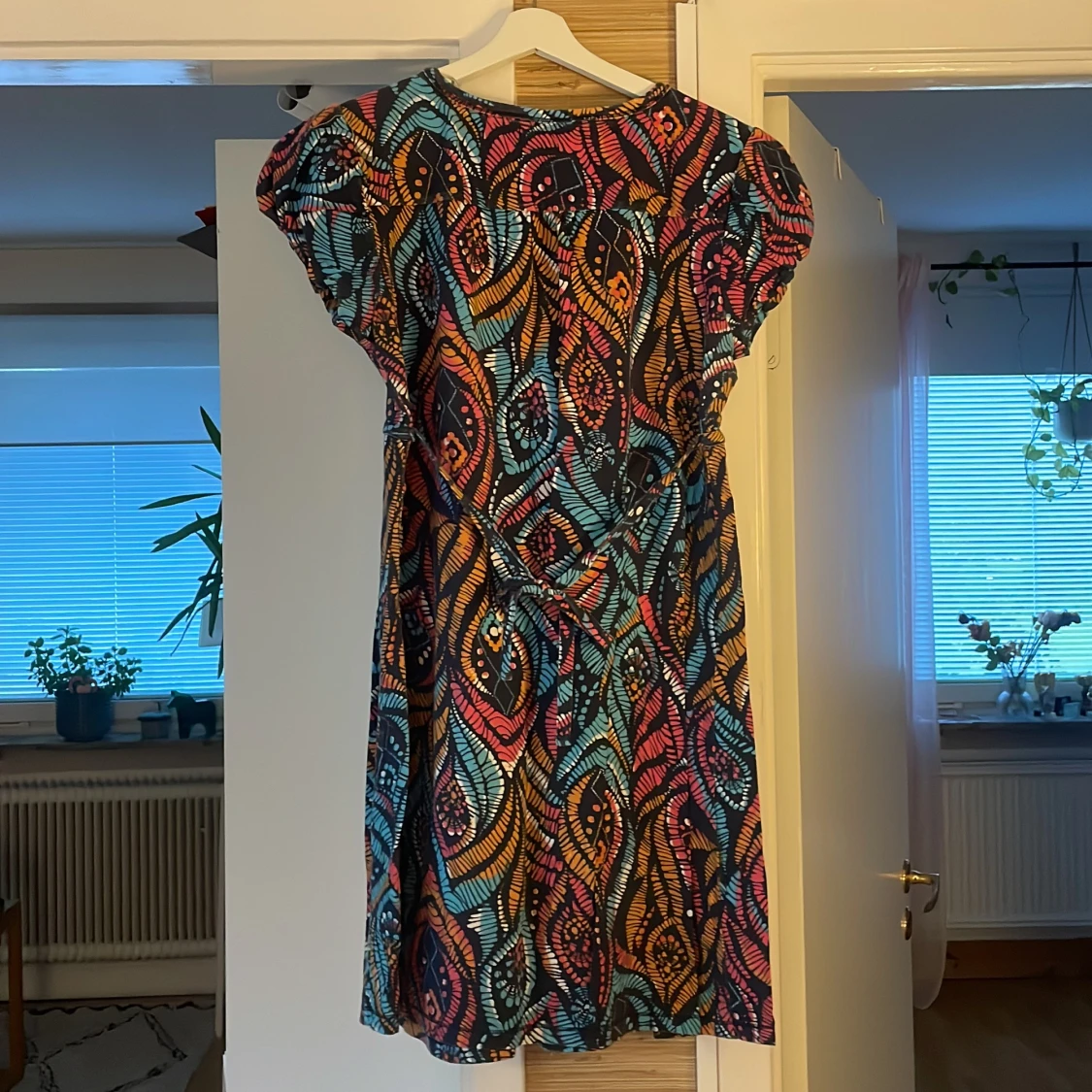 Färgglad kortklänning från Mantaray - 1