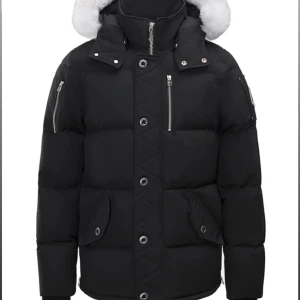 Moose knuckles jacka Mörkblå/Svart - Hej säljer nu min Moose Knuckles jacka som är köp på NK eftersom jag fått en ny jacka i present! Jackan är faktiskt i riktigt bra skick och kvitto kan jag ta o hitta efter önskan. Storlek M. Pris kan diskuteras vid snabb affär.