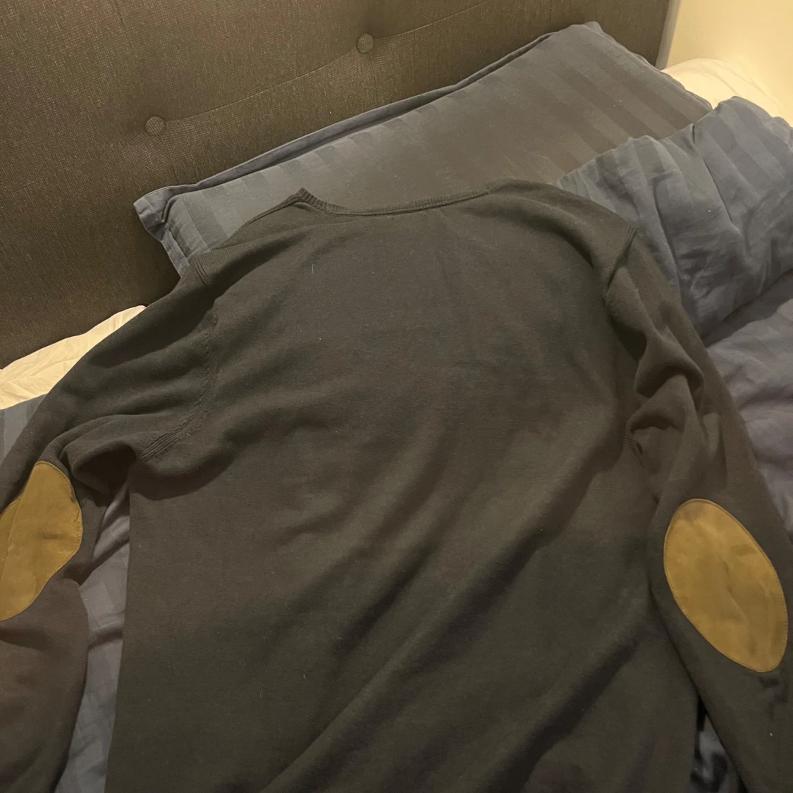 Svart tröja Massimo Dutti med mockadetaljer - 1