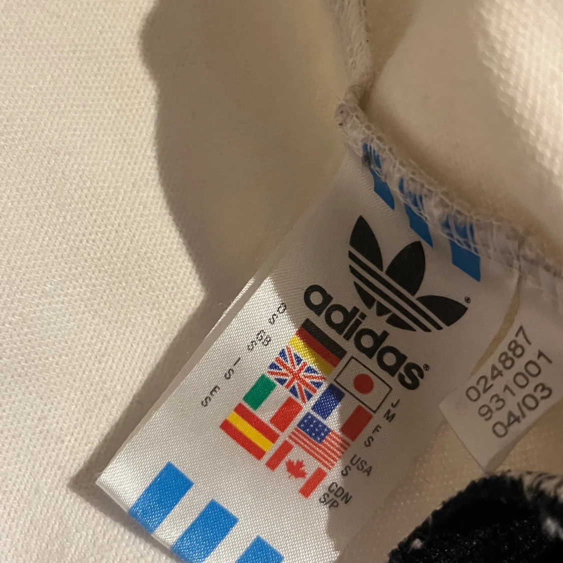 Vit Adidas track jacket med svarta detaljer, Storlek S - 3